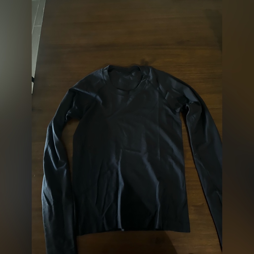 Black long sleeve lululemon top
